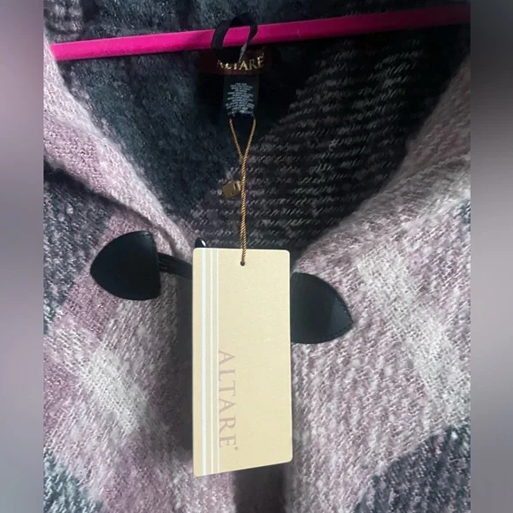 Altare Plaid Poncho - Picture 3 of 4